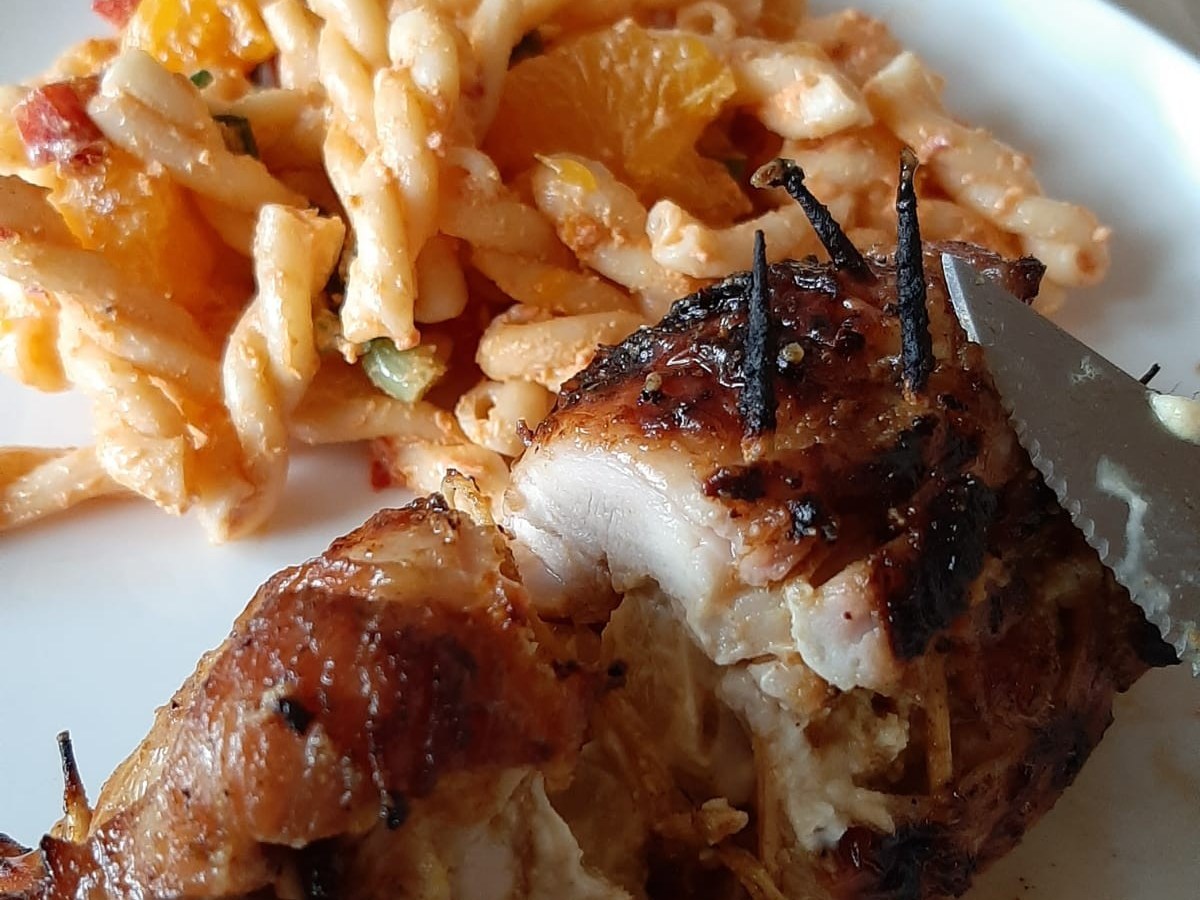 Gefüllte Ananas-Hähnchenschenkel