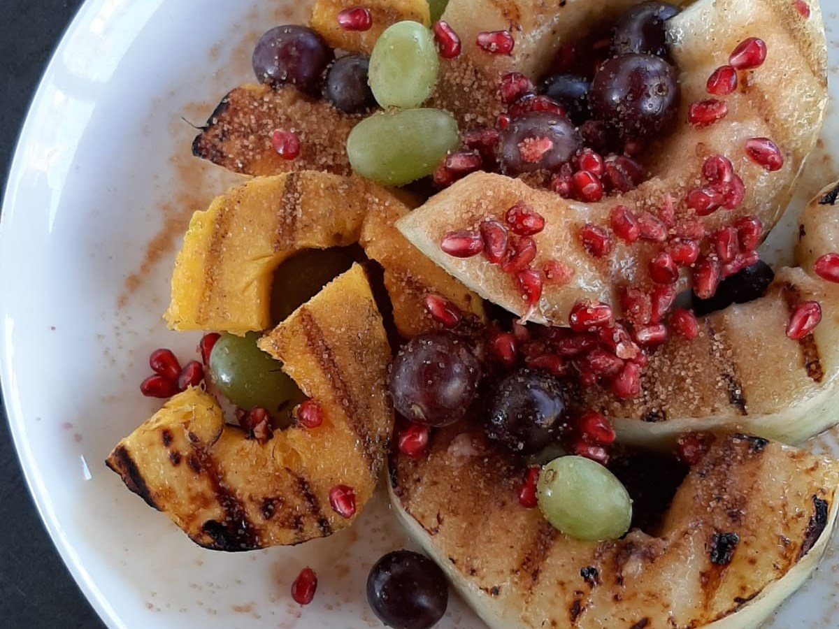 Gegrillter Obstsalat